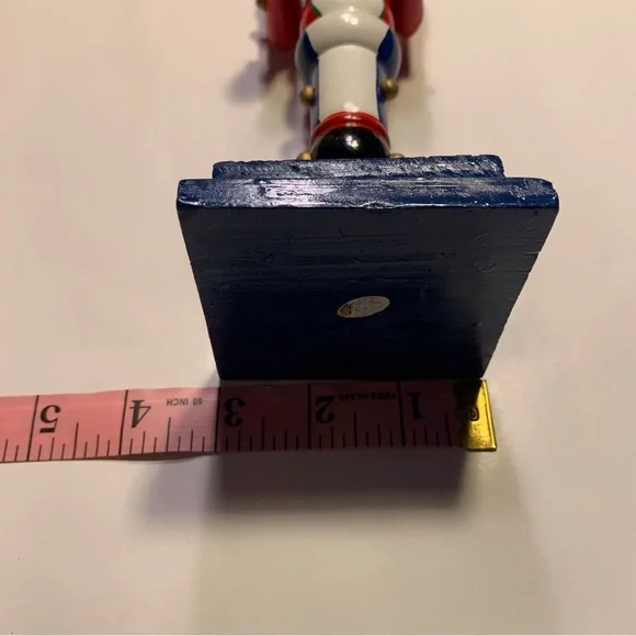 GUC Christmas Decor: Wooden Nutcracker Statue, Lightweight, Vintage - Picture 7 of 11
